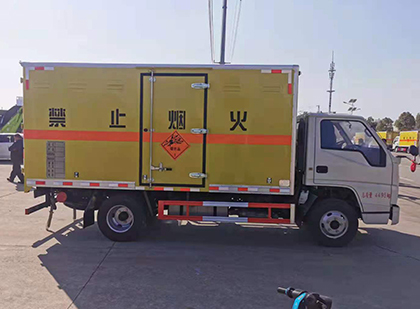 新罗爆破器材运输车技术升级与安全合规新趋势